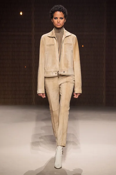 Look 29